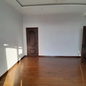 In Baku 220.0 m² apartment is for rent - Image 5