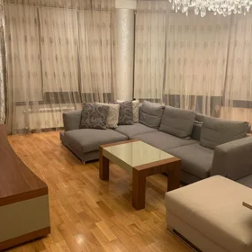 In Baku 190.0 m² apartment is for rent - Image 2