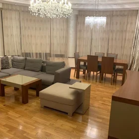In Baku 190.0 m² apartment is for rent - Image 4