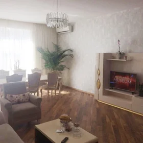 In Baku 180.0 m² apartment is for rent - Image 5