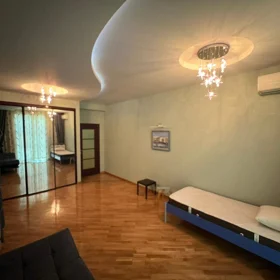 In Baku 180.0 m² apartment is for rent - Image 3