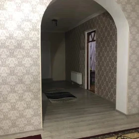 In Baku 200.0 m² house with 7.0 rooms is for sale - Image 2