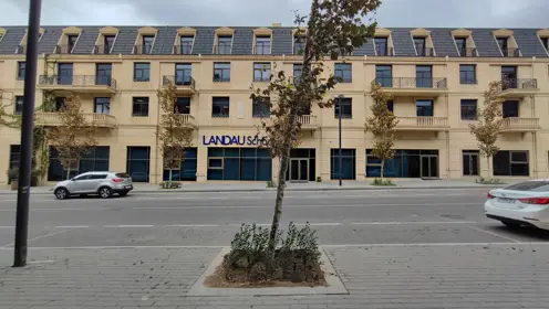 In Baku 247.0 m² commercial is for sale - Image 4