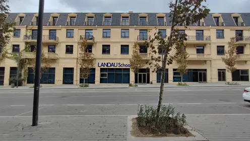 In Baku 247.0 m² commercial is for sale - Image 5