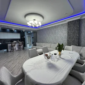 In Baku 100.0 m² apartment is for sale - Image 2