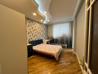 In Baku 140.0 m² apartment is for rent - Image 5