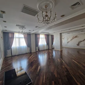 In Baku 410.0 m² apartment is for sale - Image 2