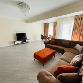 In Baku 200.0 m² apartment is for rent - Image 2