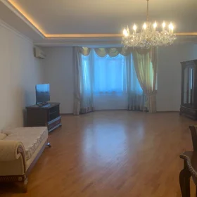 In Baku 140.0 m² apartment is for rent - Image 4