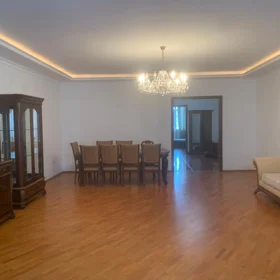 In Baku 140.0 m² apartment is for rent - Image 5