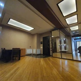 In Baku 170.0 m² apartment is for rent - Image 5