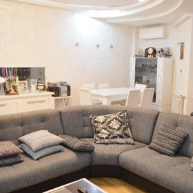 In Baku 170.0 m² apartment is for rent - Image 2