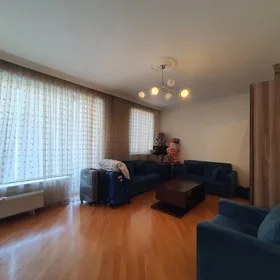 In Baku 200.0 m² apartment is for rent - Image 2