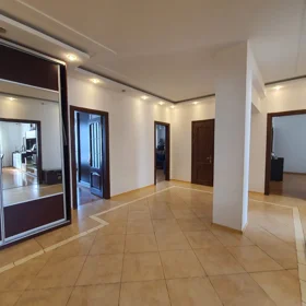 In Baku 200.0 m² apartment is for rent - Image 5