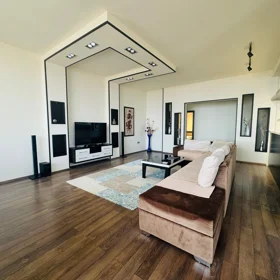 In Baku 250.0 m² apartment is for rent - Image 2