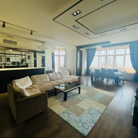 In Baku 250.0 m² apartment is for rent - Image 5