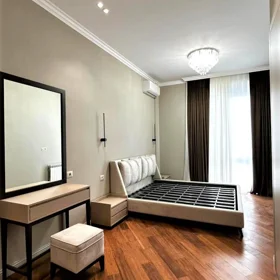 In Baku 220.0 m² apartment is for rent - Image 2