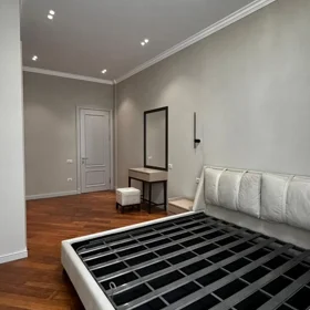 In Baku 220.0 m² apartment is for rent - Image 5