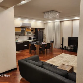 In Baku 110.0 m² apartment is for rent - Image 2