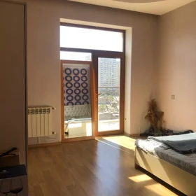 In Baku 72.0 m² apartment is for rent - Image 3