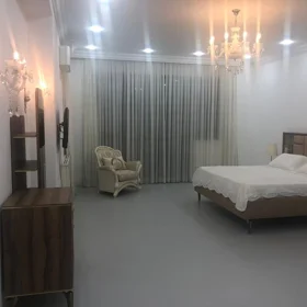 In Baku 250.0 m² apartment is for rent - Image 5