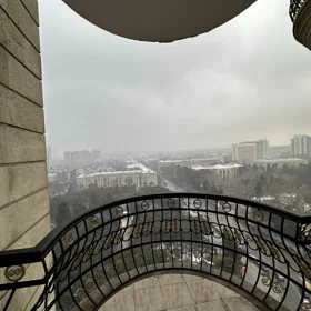 In Baku 135.0 m² apartment is for rent - Image 2