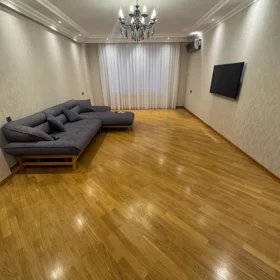 In Baku 140.0 m² apartment is for rent - Image 2