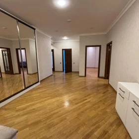 In Baku 140.0 m² apartment is for rent - Image 4