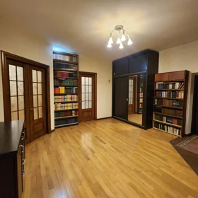 In Baku 165.0 m² apartment is for rent - Image 3