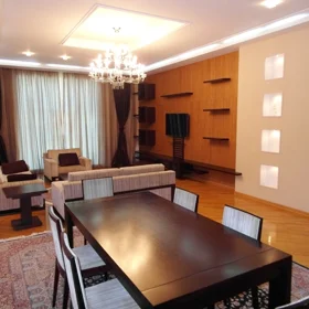 In Baku 220.0 m² apartment is for rent - Image 3