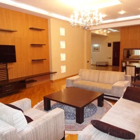 In Baku 220.0 m² apartment is for rent - Image 4