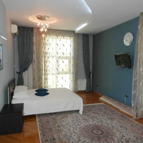 In Baku 220.0 m² apartment is for rent - Image 5