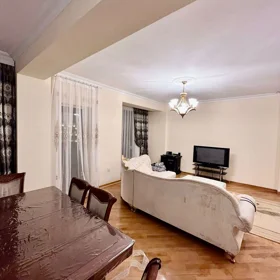 In Baku 150.0 m² apartment is for rent - Image 4