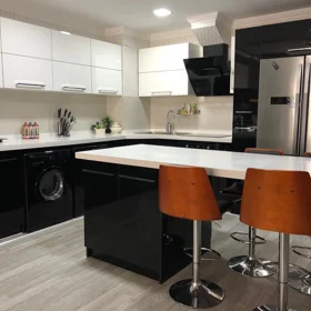 In Baku 90.0 m² apartment is for rent - Image 3