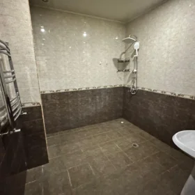 In Baku 110.0 m² apartment is for rent - Image 4