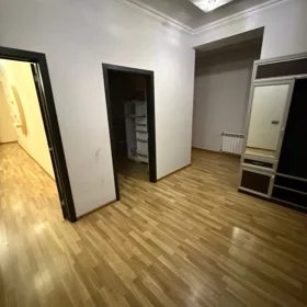 In Baku 110.0 m² apartment is for rent - Image 5