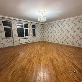 In Baku 140.0 m² apartment is for sale - Image 2
