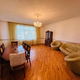 In Baku 150.0 m² apartment is for sale - Image 2