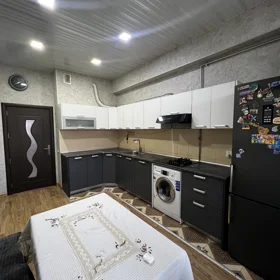 In Baku 90.0 m² apartment is for sale - Image 3