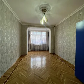 In Baku 100.0 m² apartment is for sale - Image 2