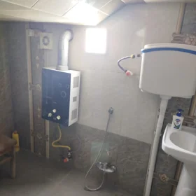 In Baku 70.0 m² house with 2.0 rooms is for rent - Image 5