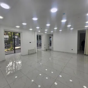 In Baku 100.0 m² commercial is for rent - Image 2