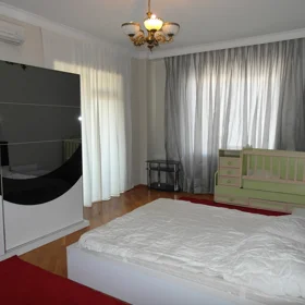 In Baku 155.0 m² apartment is for rent - Image 4