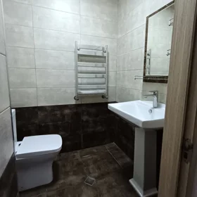 In Baku 110.0 m² apartment is for rent - Image 2