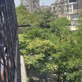 In Baku 155.0 m² apartment is for sale - Image 3