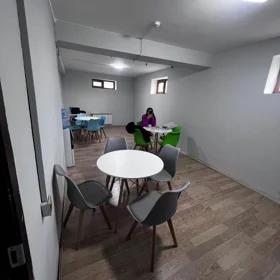 In Baku 1100.0 m² commercial is for rent - Image 2