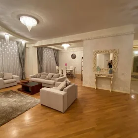 In Baku 230.0 m² apartment is for rent - Image 3