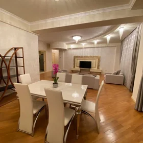 In Baku 230.0 m² apartment is for rent - Image 5