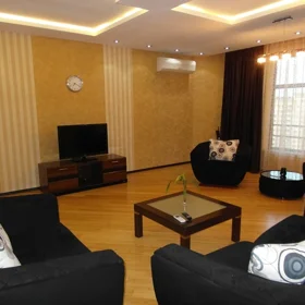 In Baku 175.0 m² apartment is for rent - Image 3