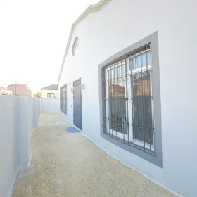 In Baku 104.0 m² house with 3.0 rooms is for sale - Image 2